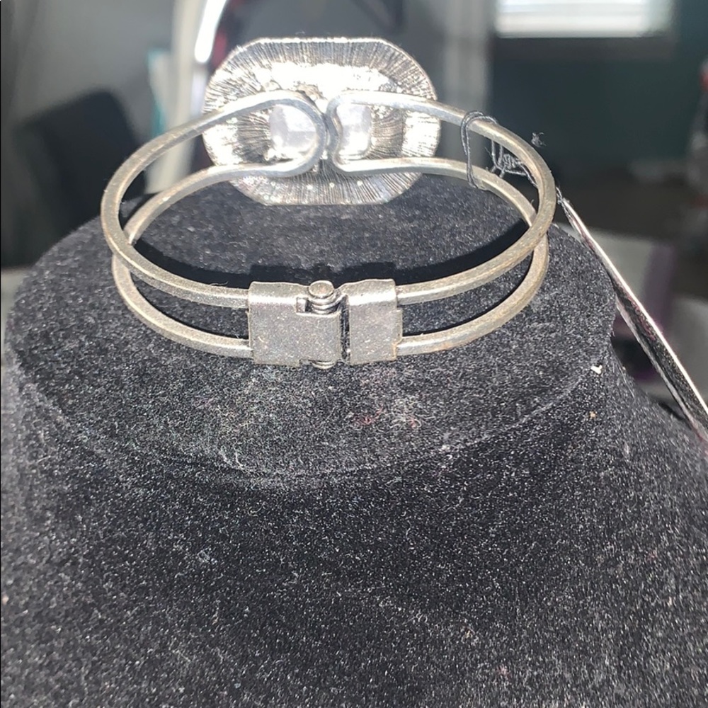 Emerald Bangle - Picture 2 of 2